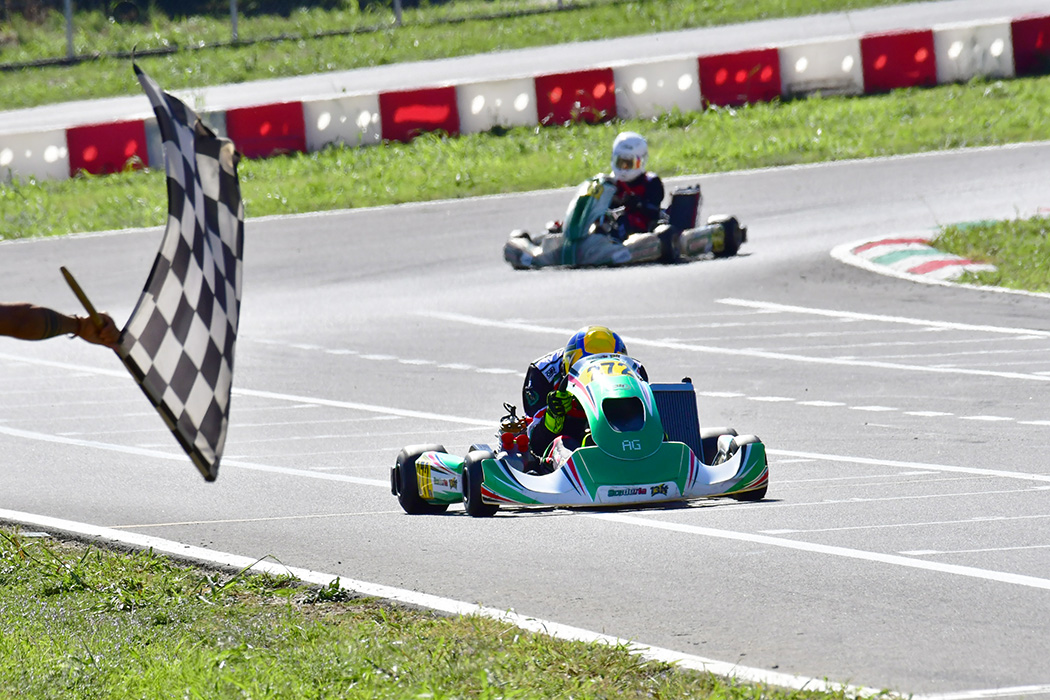 Scuderia 13M bandiera a scacchi